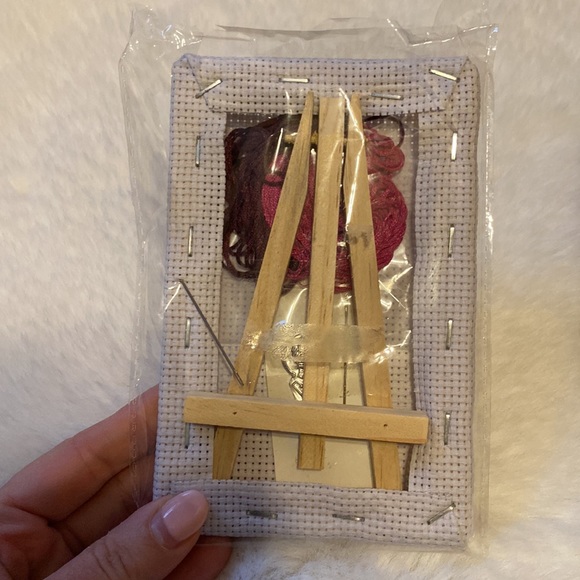 Cross stitch canvas & easel frenchie - Picture 4 of 5